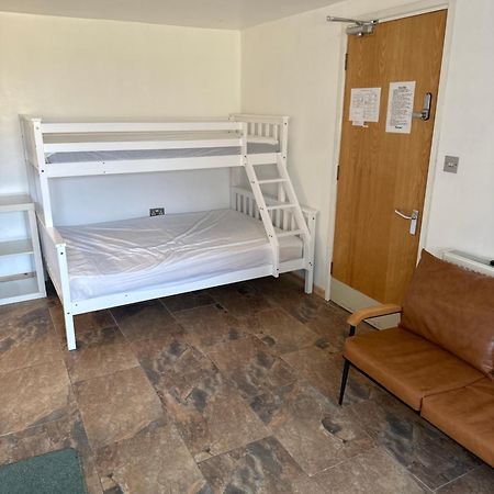 Barrs Court Beds Hotel Warmley ภายนอก รูปภาพ