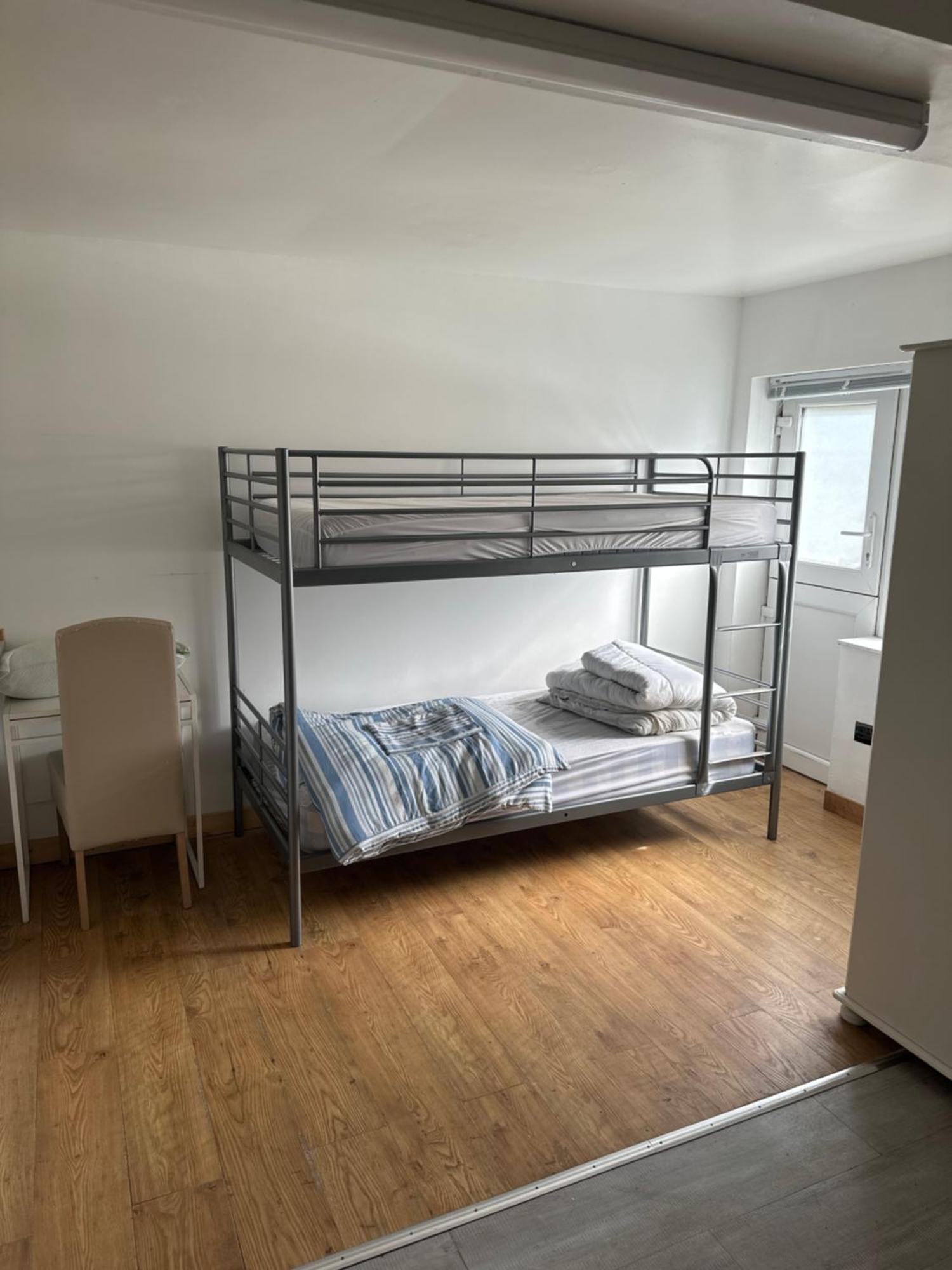 Barrs Court Beds Hotel Warmley ภายนอก รูปภาพ